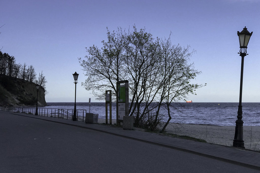 Gdynia - Orłowo, całkowicie pusta plaża; 18 kwietnia 2020
